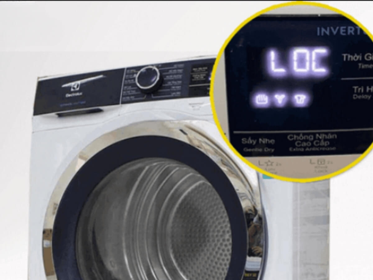 Máy sấy quần áo hiển thị mã lỗi hoặc đèn cảnh báo để báo sự cố kỹ thuật
